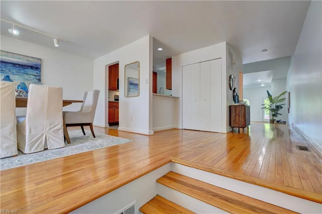 Norfolk, Virginia 23510, United States, 2 Bedrooms Bedrooms, ,3 BathroomsBathrooms,Residential,Pending,116961