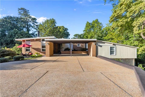 Photo of 8 Rollingwood Place, Newport News, VA 23606 (MLS # 10653547)