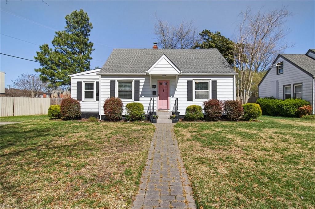 Photo of 620 Burleigh Avenue, Norfolk, VA 23505 (MLS # 10626883)
