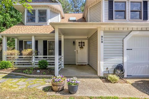 Photo of 919 Belvoir Circle, Newport News, VA 23608 (MLS # 10631279)
