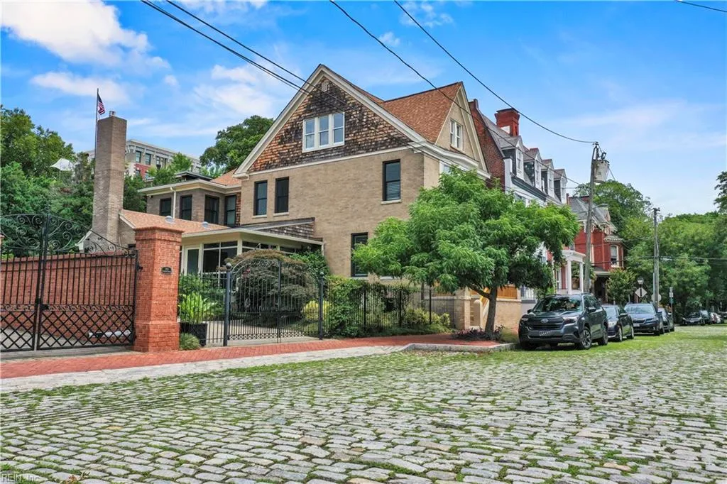 Norfolk, Virginia 23510, United States, 3 Bedrooms Bedrooms, ,4 BathroomsBathrooms,Residential,Active,248511