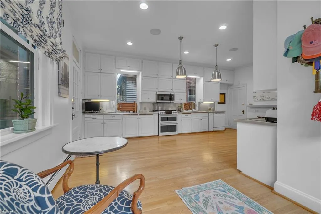 Norfolk, Virginia 23510, United States, 3 Bedrooms Bedrooms, ,4 BathroomsBathrooms,Residential,Active,248511