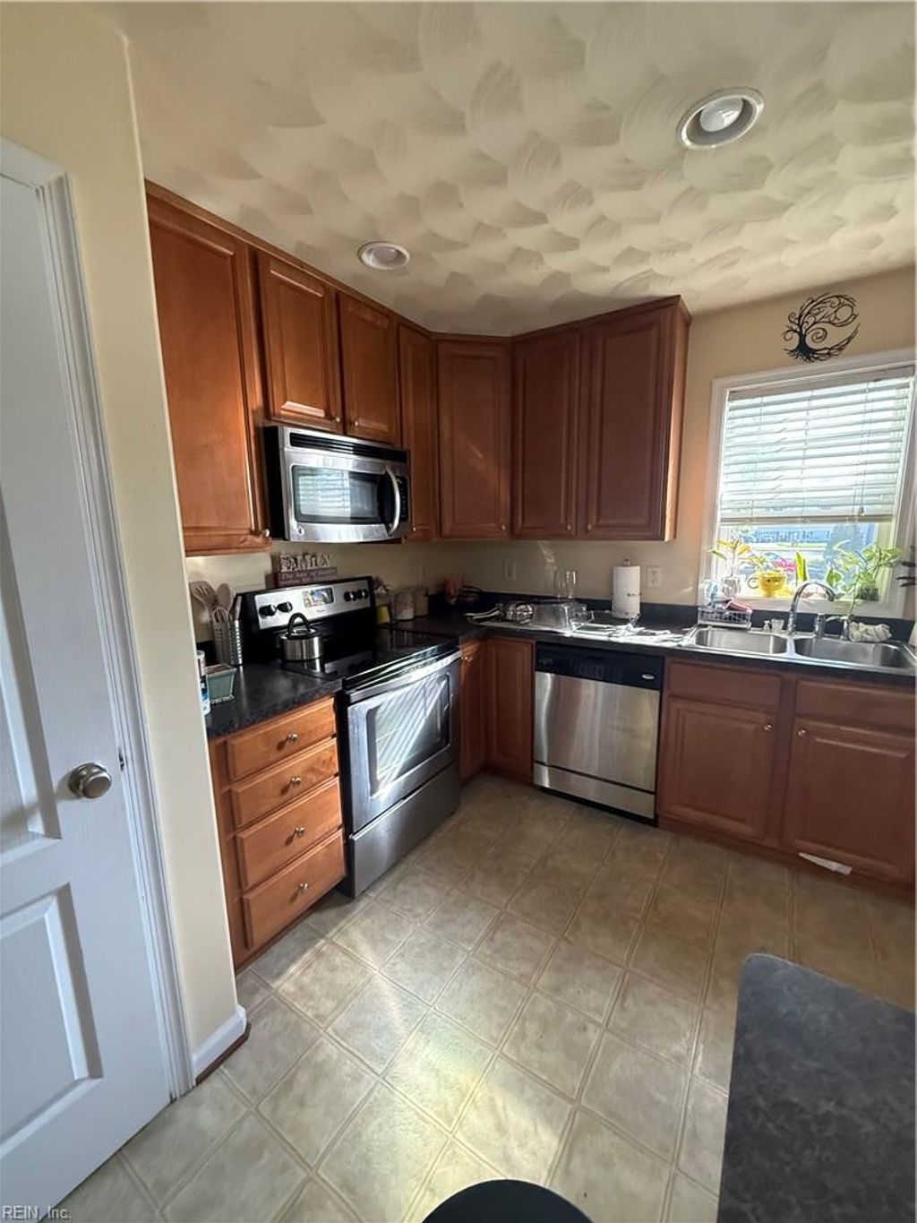 Photo of 5565 Taylors Walke Lane, Virginia Beach, VA 23462 (MLS # 10635468)