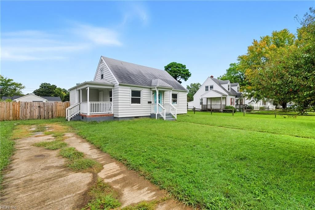 Photo of 11 Langley Avenue, Newport News, VA 23601 (MLS # 10615333)