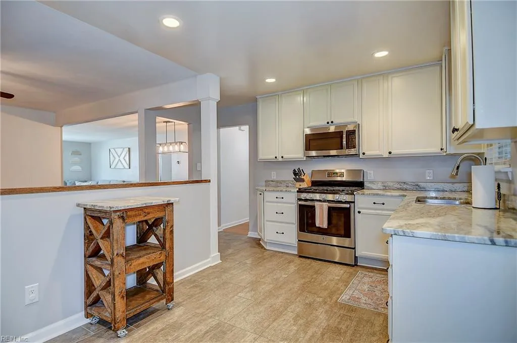 Virginia Beach, Virginia 23452, United States, 3 Bedrooms Bedrooms, ,2 BathroomsBathrooms,Residential,Pending,204066