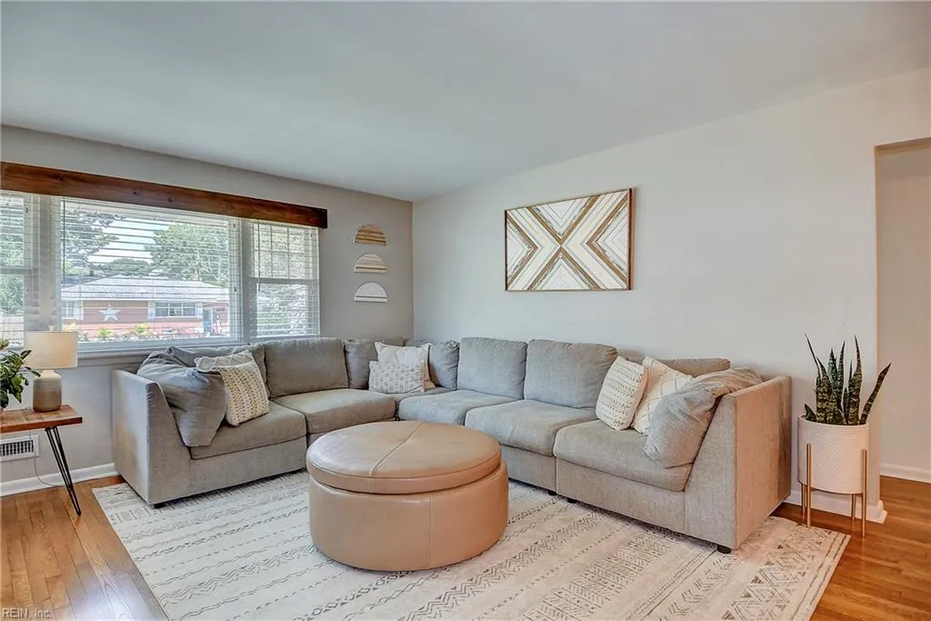 Virginia Beach, Virginia 23452, United States, 3 Bedrooms Bedrooms, ,2 BathroomsBathrooms,Residential,Pending,204066