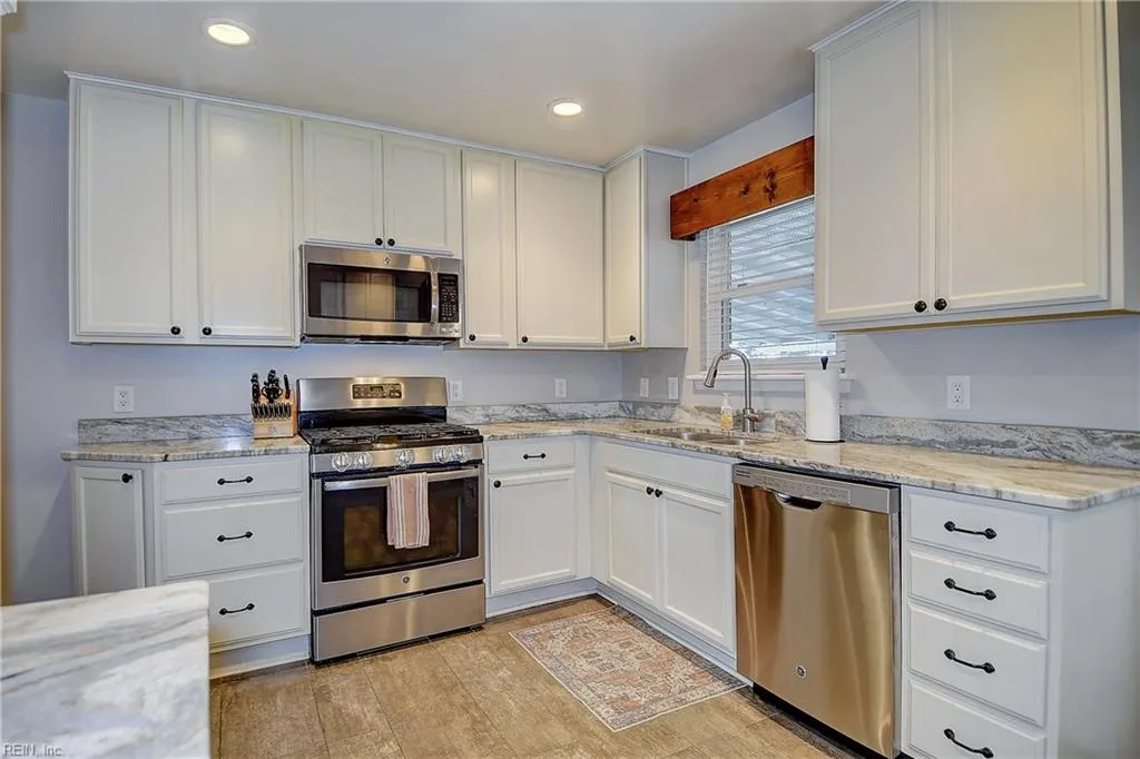 Virginia Beach, Virginia 23452, United States, 3 Bedrooms Bedrooms, ,2 BathroomsBathrooms,Residential,Pending,204066