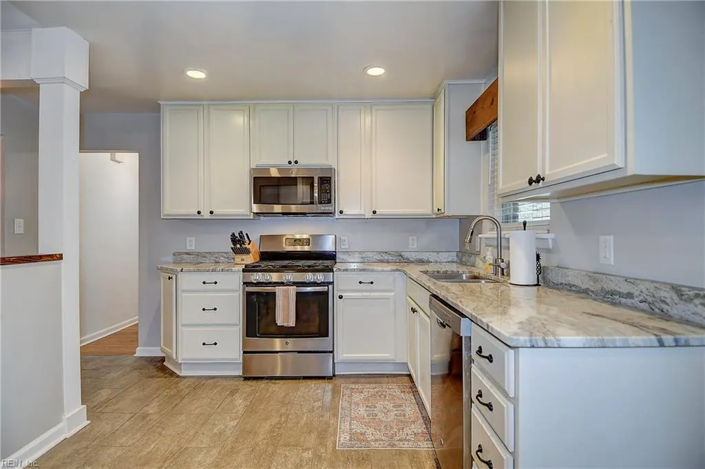 Virginia Beach, Virginia 23452, United States, 3 Bedrooms Bedrooms, ,2 BathroomsBathrooms,Residential,Pending,204066