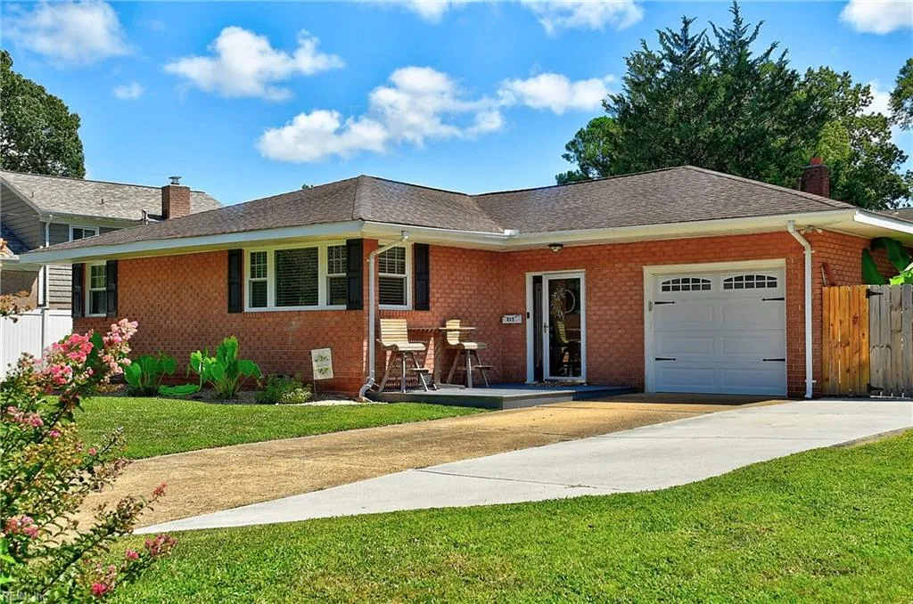 Virginia Beach, Virginia 23452, United States, 3 Bedrooms Bedrooms, ,2 BathroomsBathrooms,Residential,Pending,204066