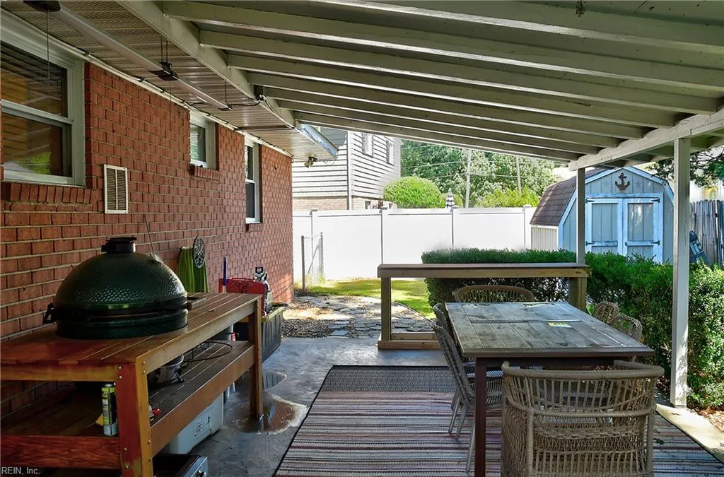 Virginia Beach, Virginia 23452, United States, 3 Bedrooms Bedrooms, ,2 BathroomsBathrooms,Residential,Pending,204066