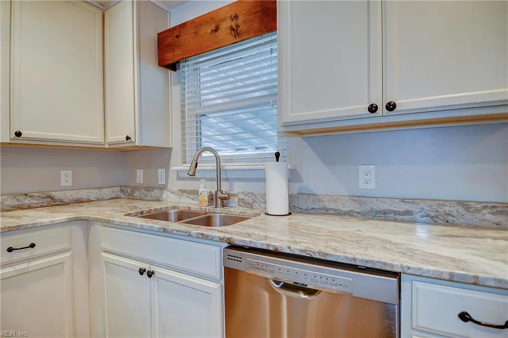 Virginia Beach, Virginia 23452, United States, 3 Bedrooms Bedrooms, ,2 BathroomsBathrooms,Residential,Pending,204066