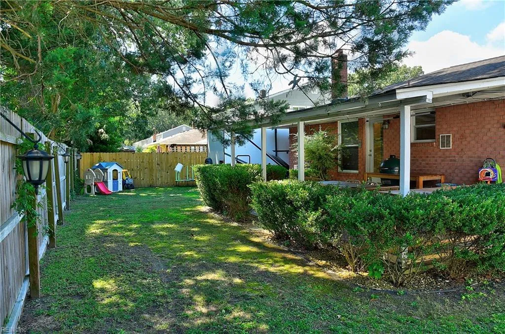 Virginia Beach, Virginia 23452, United States, 3 Bedrooms Bedrooms, ,2 BathroomsBathrooms,Residential,Pending,204066