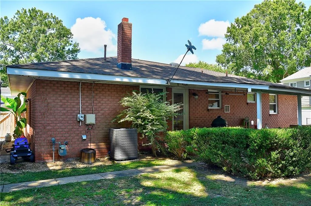 Virginia Beach, Virginia 23452, United States, 3 Bedrooms Bedrooms, ,2 BathroomsBathrooms,Residential,Pending,204066