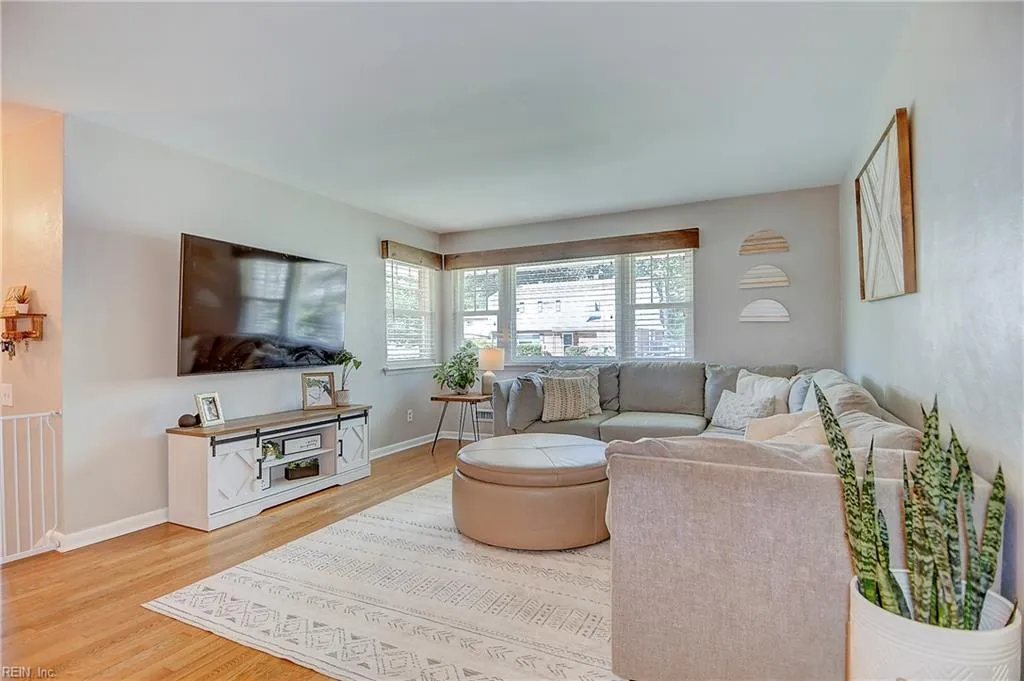 Virginia Beach, Virginia 23452, United States, 3 Bedrooms Bedrooms, ,2 BathroomsBathrooms,Residential,Pending,204066