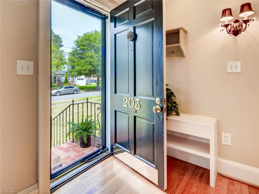 203 Sinclair ST