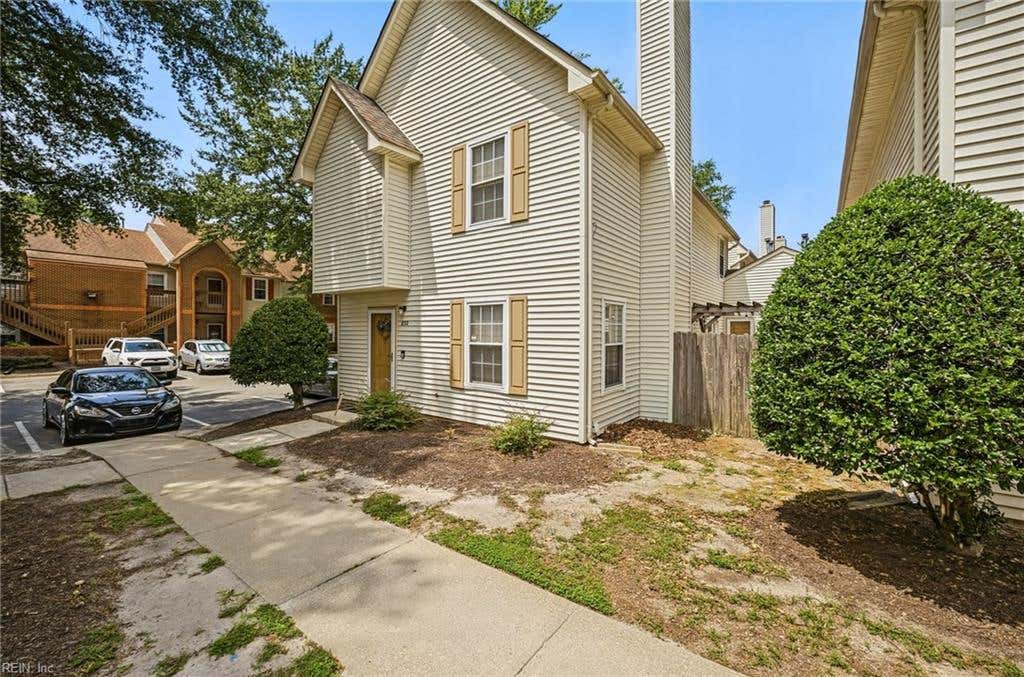 Photo of 832 Gas Light Lane, Virginia Beach, VA 23462 (MLS # 10647656)
