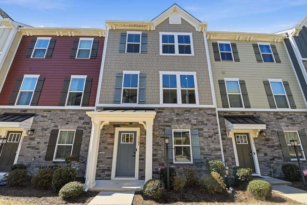 Photo of 1705 Foremast Loop, Chesapeake, VA 23323 (MLS # 10626315)