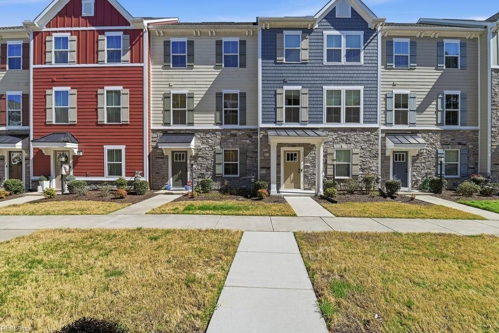 Photo of 1705 Foremast Loop, Chesapeake, VA 23323 (MLS # 10626315)