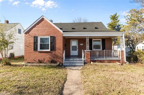 Photo of 3015 Wickham Avenue, Newport News, VA 23607 (MLS # 10621396)