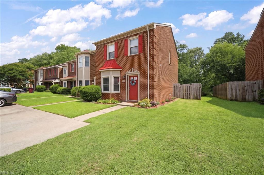 Photo of 719 Creekside Crescent, Chesapeake, VA 23320 (MLS # 10653124)