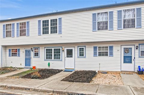 Photo of 316 Gaylor Lane, Newport News, VA 23602 (MLS # 10620725)