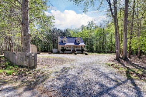 Photo of 150 Campbell Lane #B, Newport News, VA 23602 (MLS # 10628984)