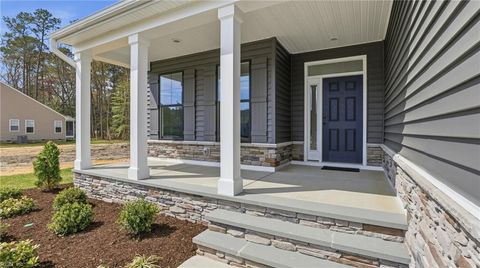 Photo of 2022 Swiss Lane, Gloucester, VA 23061 (MLS # 10631350)