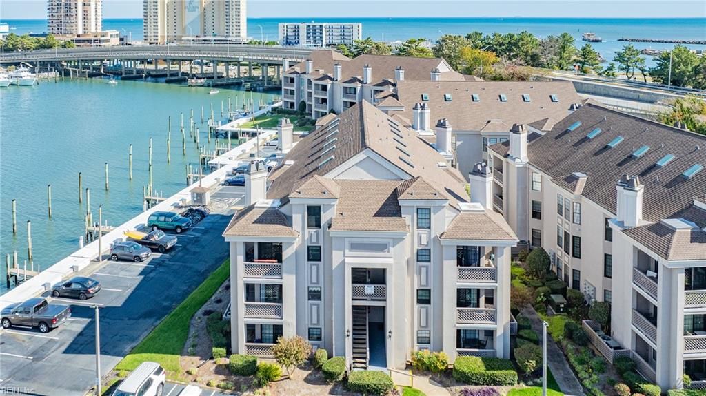 Photo of 405 Harbour Point # 305, Virginia Beach, VA 23451 (MLS # 10618106)