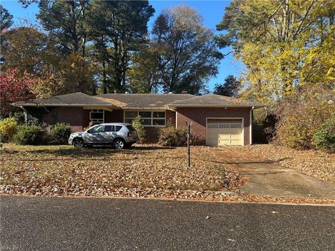 Photo of 301 Woodroof Road, Newport News, VA 23606 (MLS # 10610655)