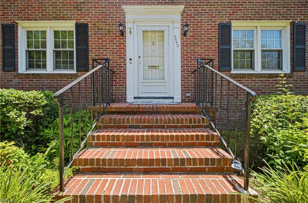 Photo of 9450 Selby Place, Norfolk, VA 23503 (MLS # 10642887)
