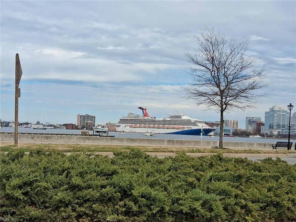 Photo of 340 Worthington Square, Portsmouth, VA 23704 (MLS # 10621200)