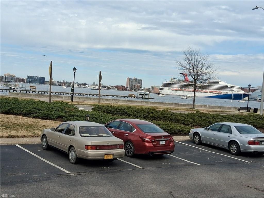 Photo of 340 Worthington Square, Portsmouth, VA 23704 (MLS # 10621200)