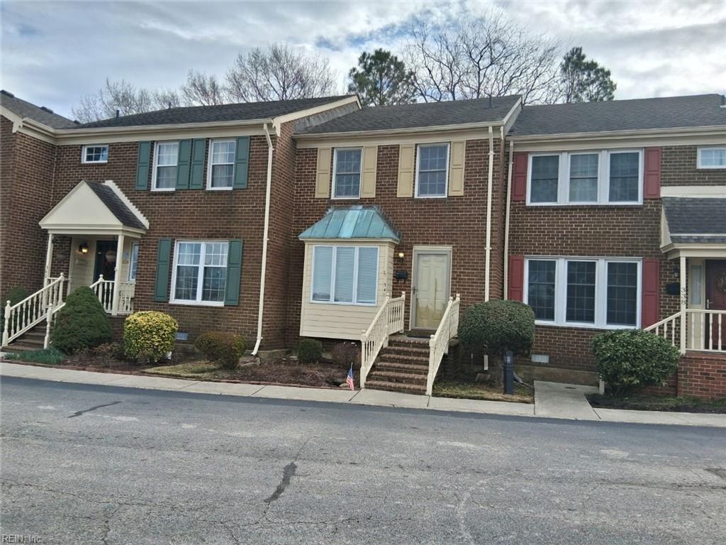 Photo of 340 Worthington Square, Portsmouth, VA 23704 (MLS # 10621200)