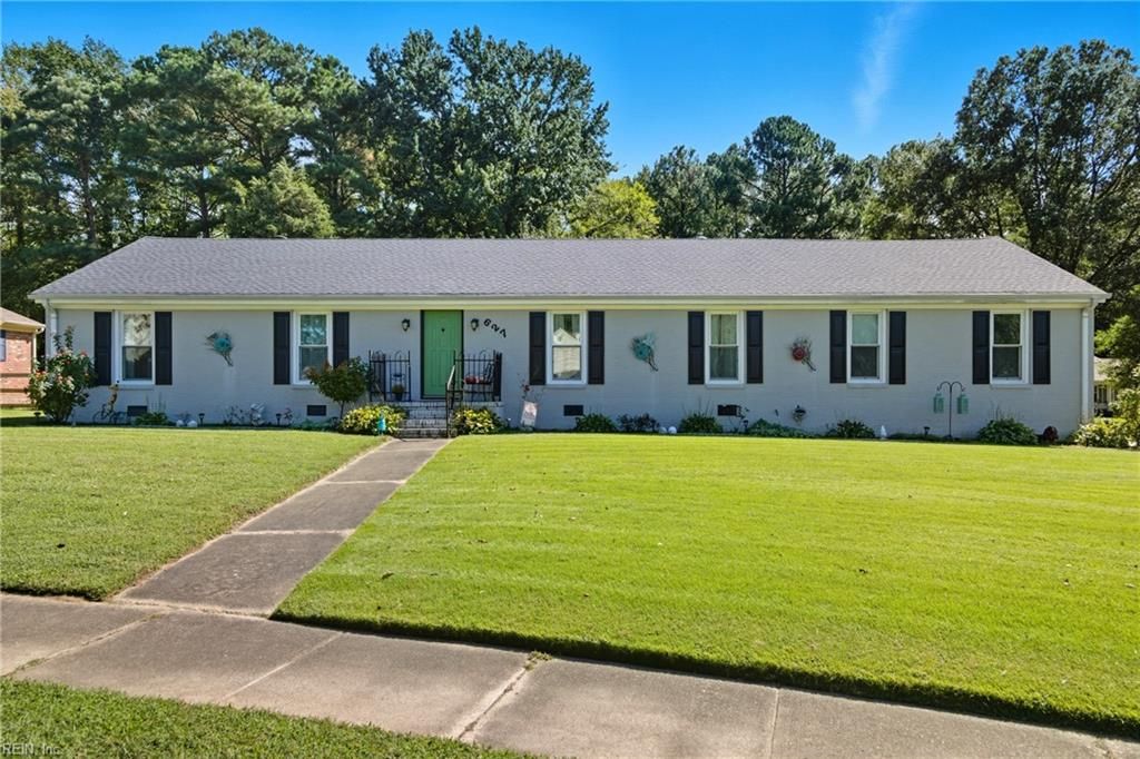 Photo of 627 Luray Terrace, Chesapeake, VA 23322 (MLS # 10628550)