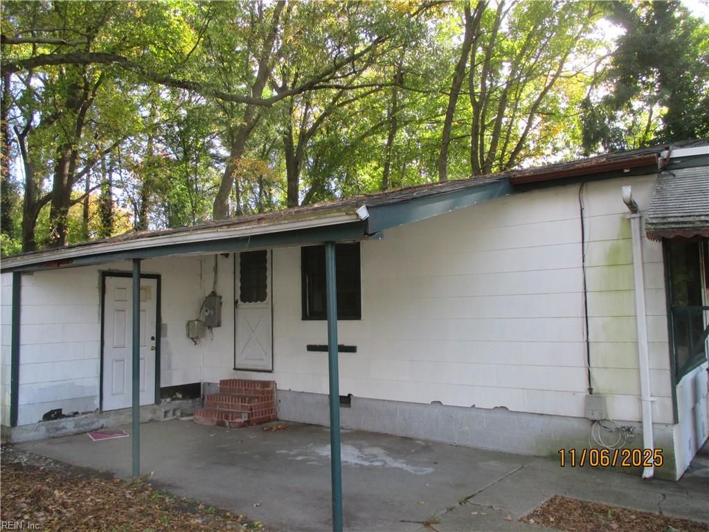 Photo of 1014 E Russell Court, Newport News, VA 23605 (MLS # 10613915)