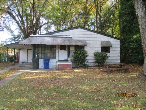 Photo of 1014 E Russell Court, Newport News, VA 23605 (MLS # 10613915)