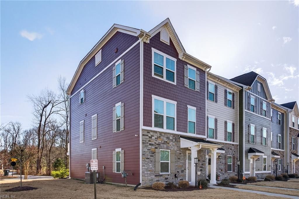 Photo of 908 Capstan Way, Chesapeake, VA 23323 (MLS # 10619400)