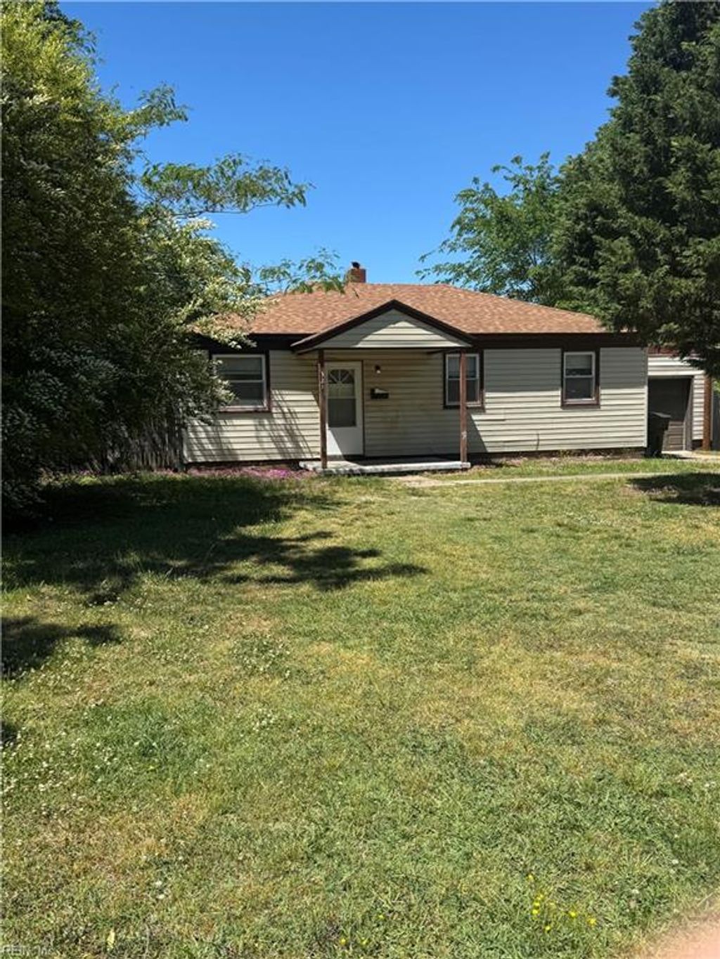 Photo of 321 Beacon Road, Portsmouth, VA 23702 (MLS # 10632008)