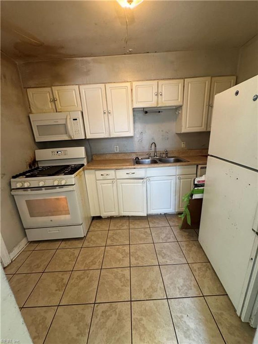Photo of 321 Beacon Road, Portsmouth, VA 23702 (MLS # 10632008)