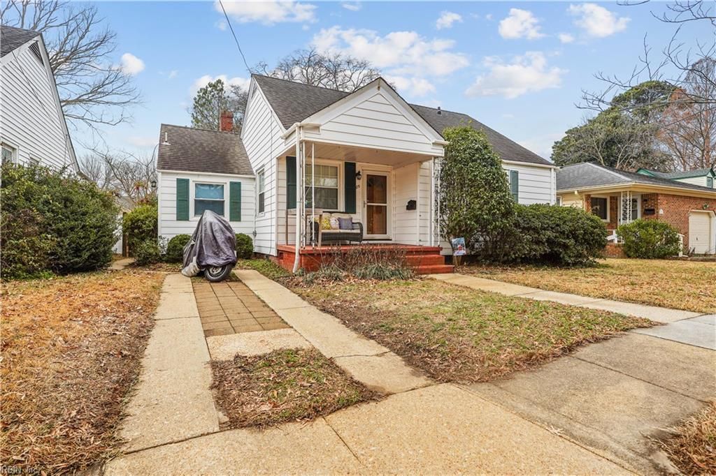 Photo of 175 W Lorengo Avenue, Norfolk, VA 23503 (MLS # 10619062)