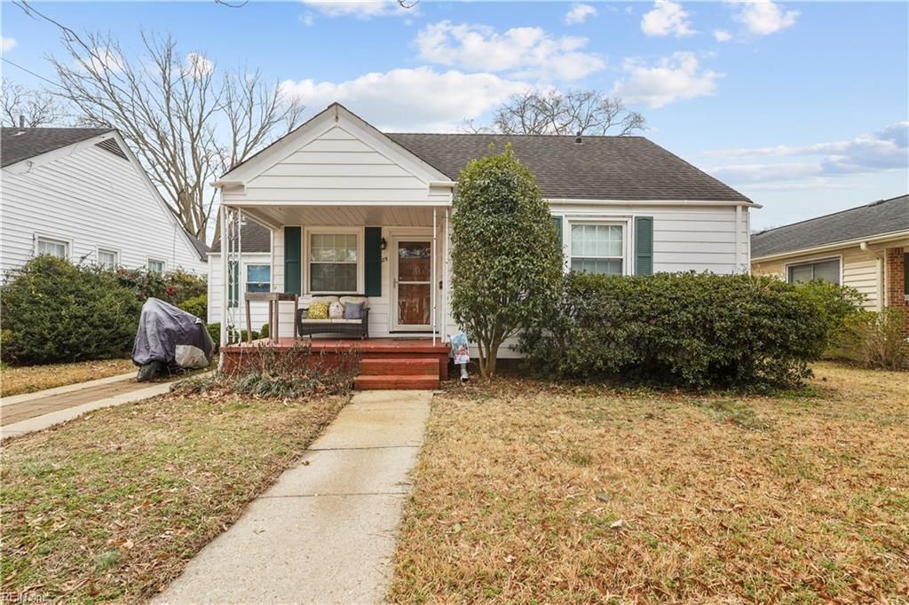 Photo of 175 W Lorengo Avenue, Norfolk, VA 23503 (MLS # 10619062)