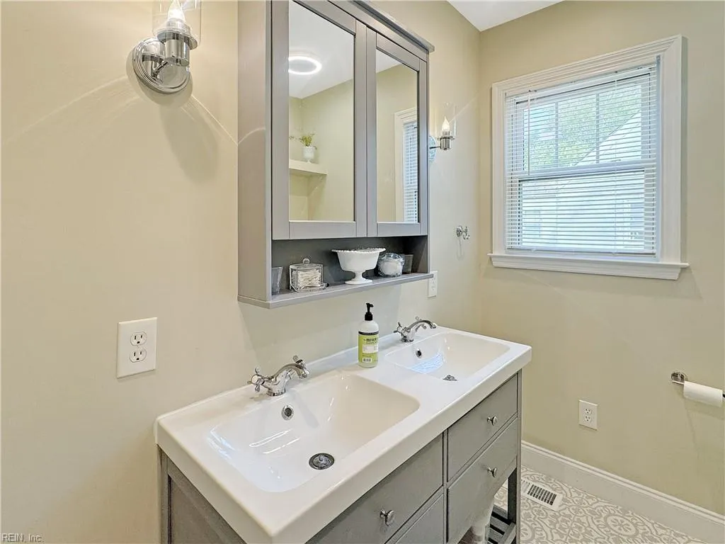 Hampton, Virginia 23669, United States, 4 Bedrooms Bedrooms, ,2 BathroomsBathrooms,Residential,Active,226498