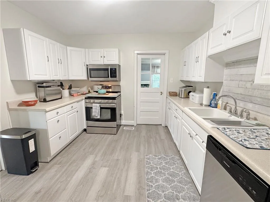 Hampton, Virginia 23669, United States, 4 Bedrooms Bedrooms, ,2 BathroomsBathrooms,Residential,Active,226498