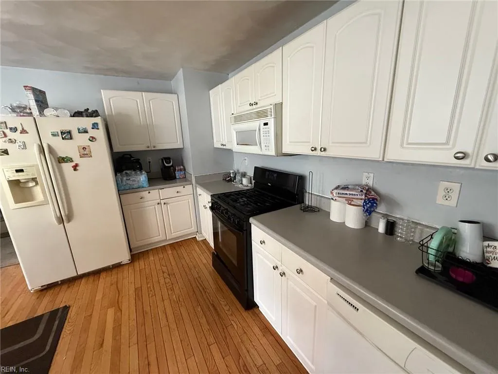 Portsmouth, Virginia 23701, United States, 3 Bedrooms Bedrooms, ,2 BathroomsBathrooms,Residential,Active,218811