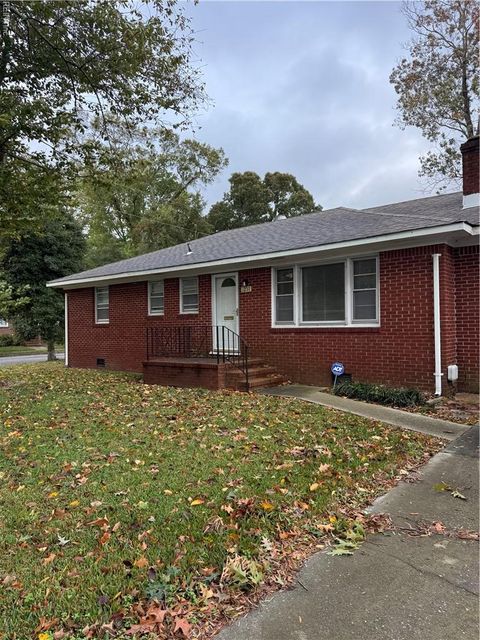 Photo of 1233 Oak Park Avenue, Norfolk, VA 23503 (MLS # 10622810)