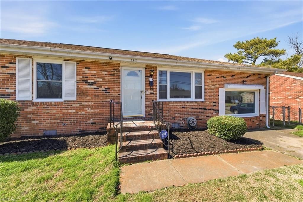 Photo of 142 Armstrong Street, Portsmouth, VA 23704 (MLS # 10621568)