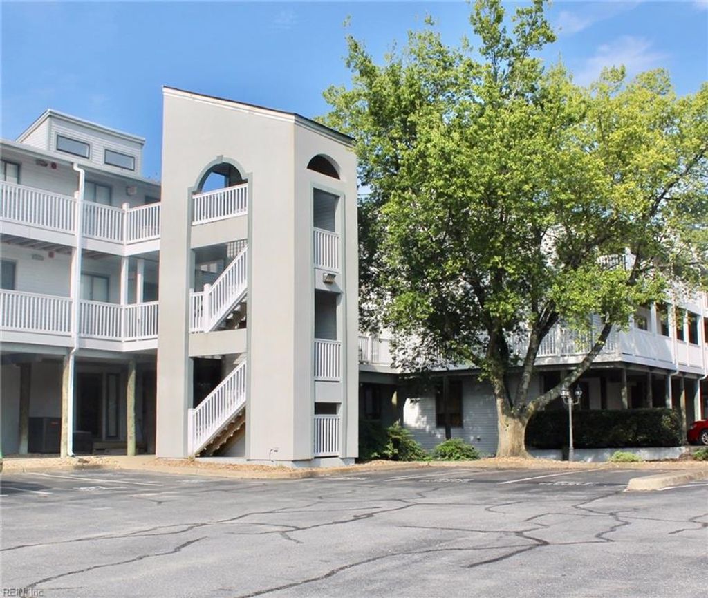 Photo of 3200 Lynnhaven Drive #309, Virginia Beach, VA 23451 (MLS # 10605934)