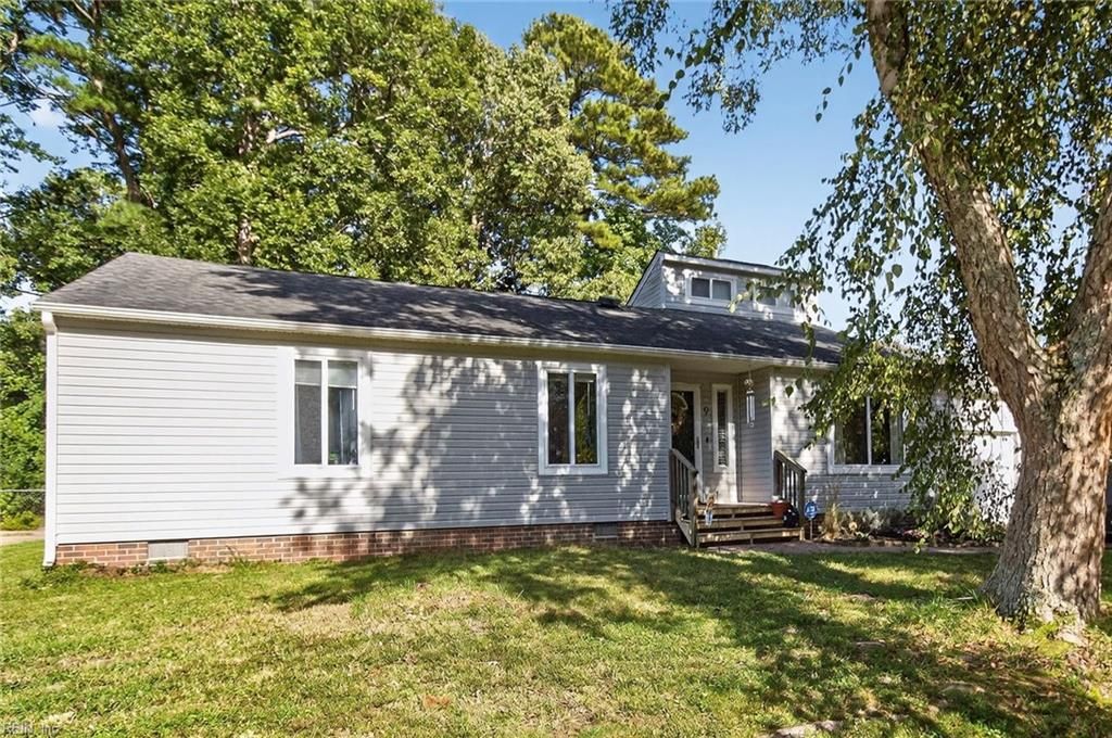 Photo of 9 Friedman Place, Newport News, VA 23608 (MLS # 10604795)