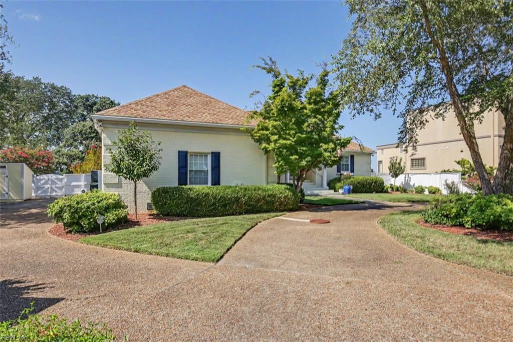 Photo of 70 Old Meribeth Road, Hampton, VA 23669 (MLS # 10652436)