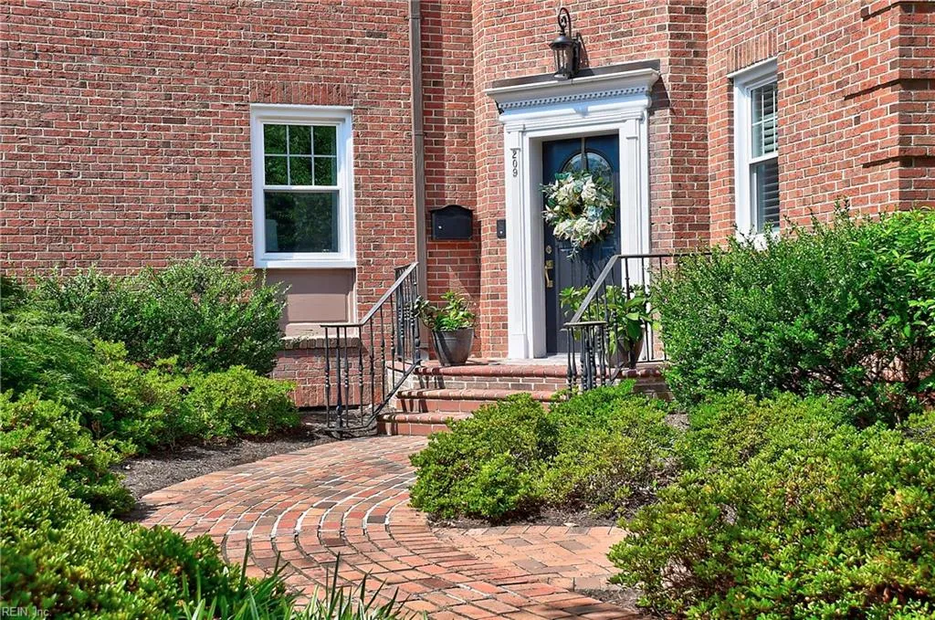 Newport News, Virginia 23601, United States, 5 Bedrooms Bedrooms, ,5 BathroomsBathrooms,Residential,Active,185771